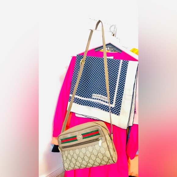 Gucci Vintage comes with flaws crossbody - Picture 2 of 14